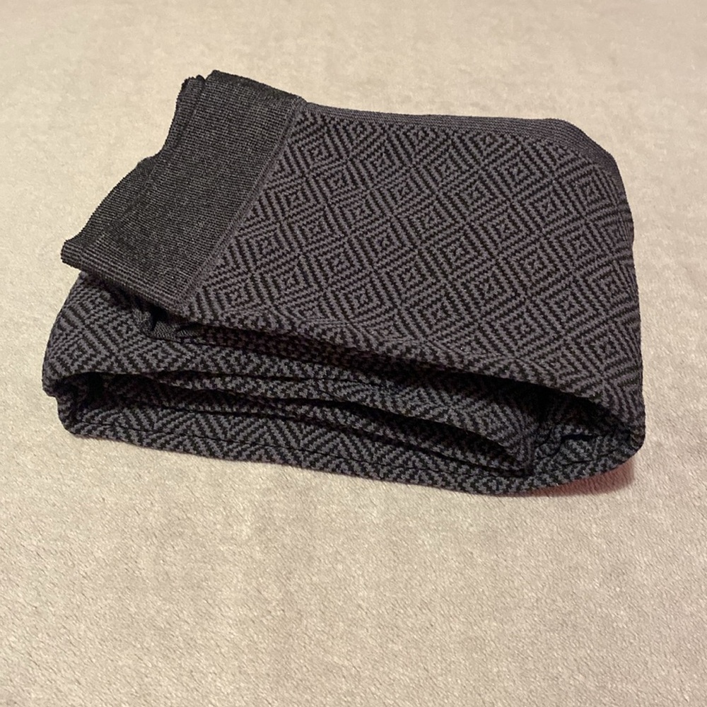 Diamond-Patterned Tighte